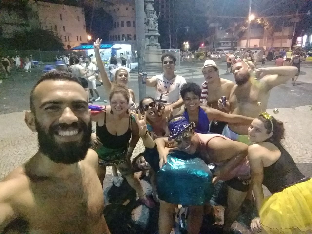A qualidade da foto não é das melhores, mas quem é que vai pro carnaval com câmera boa, né?