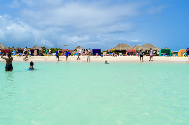 caribe barato: praia do pais caribenho curaçao