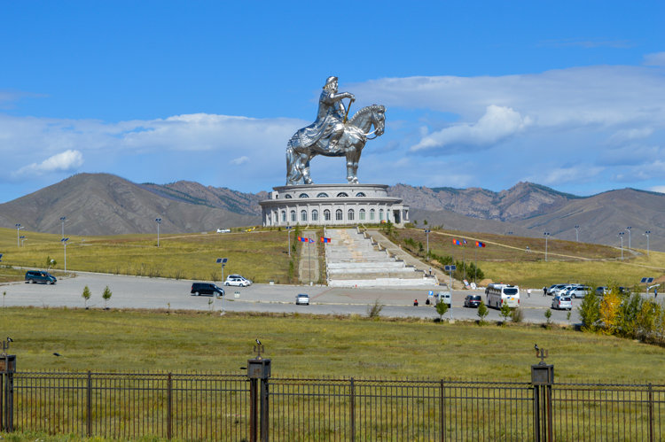 estatua genghis khan mongolia