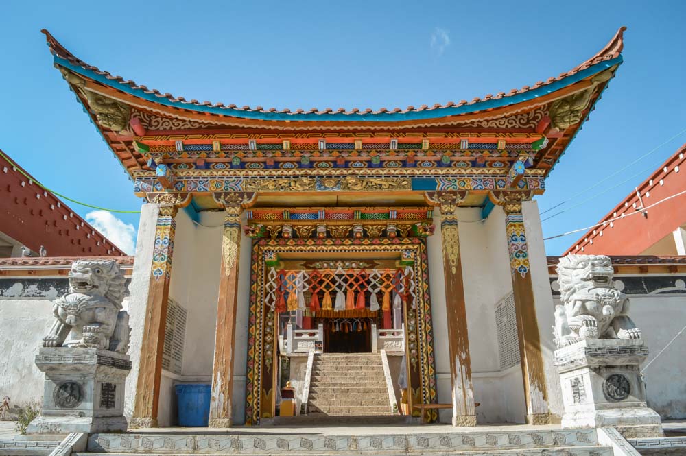 shangri-la existe tibet china templo das 100 galinhas
