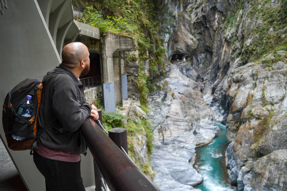 o que fazer em taiwan canion com agua azul cristalina no parque nacional taroko