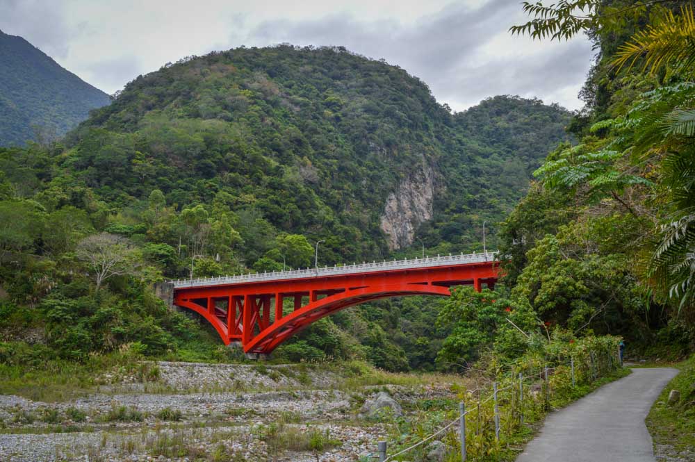 ponte vermelha parque nacional taroko em taiwan