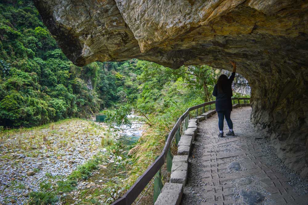 trilha no parque nacional taroko em taiwan