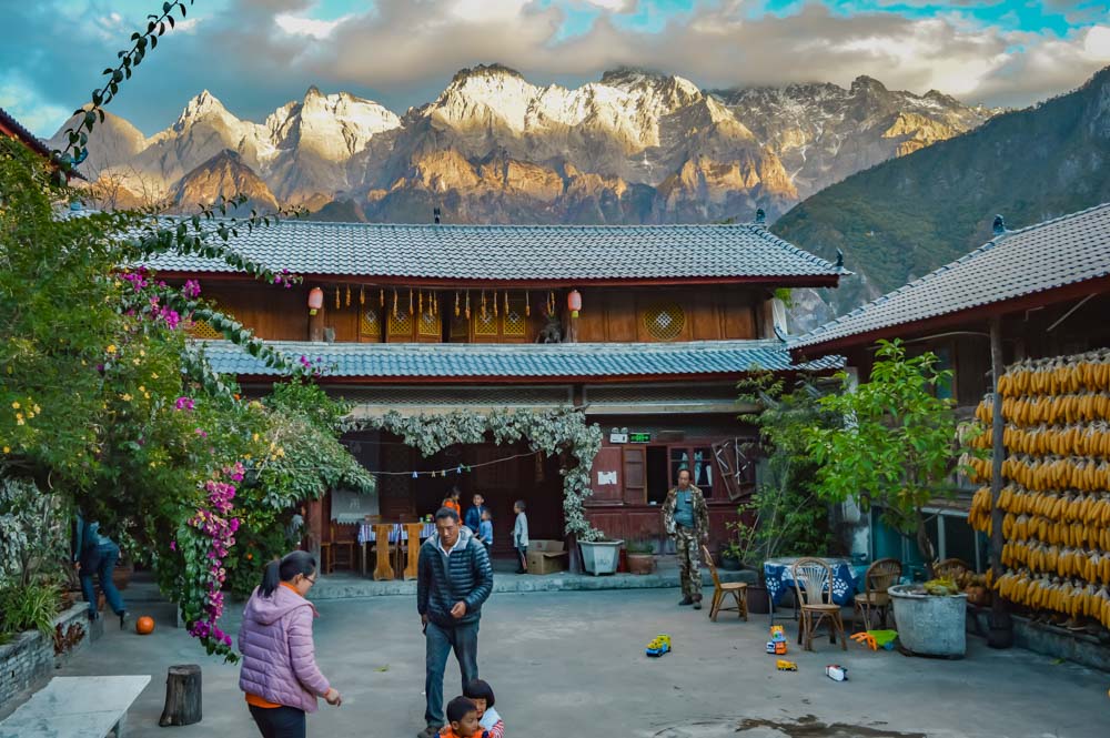Trekking Tiger Leaping Gorge China naxi family guesthouse