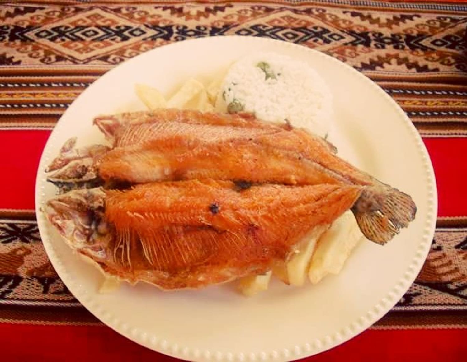 comida boliviana tipica truta do lago titicaca