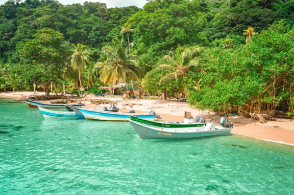 Conheça o Paraíso Escondido no Caribe: Capurganá, na Colômbia