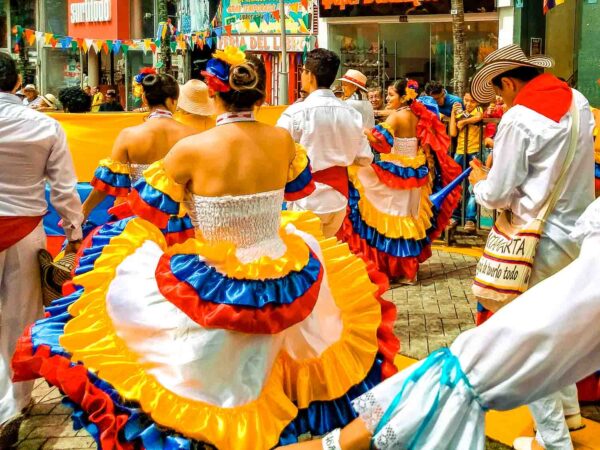 Festas de São João na Colômbia: Comidas, Danças e Tradição em Ibagué e Neiva