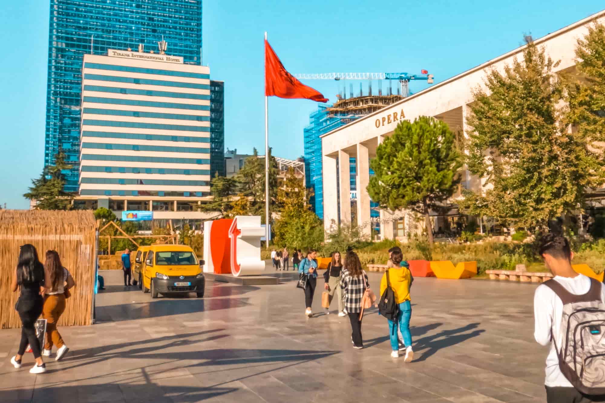 o que fazer em tirana albania capital Praça Skanderbeg