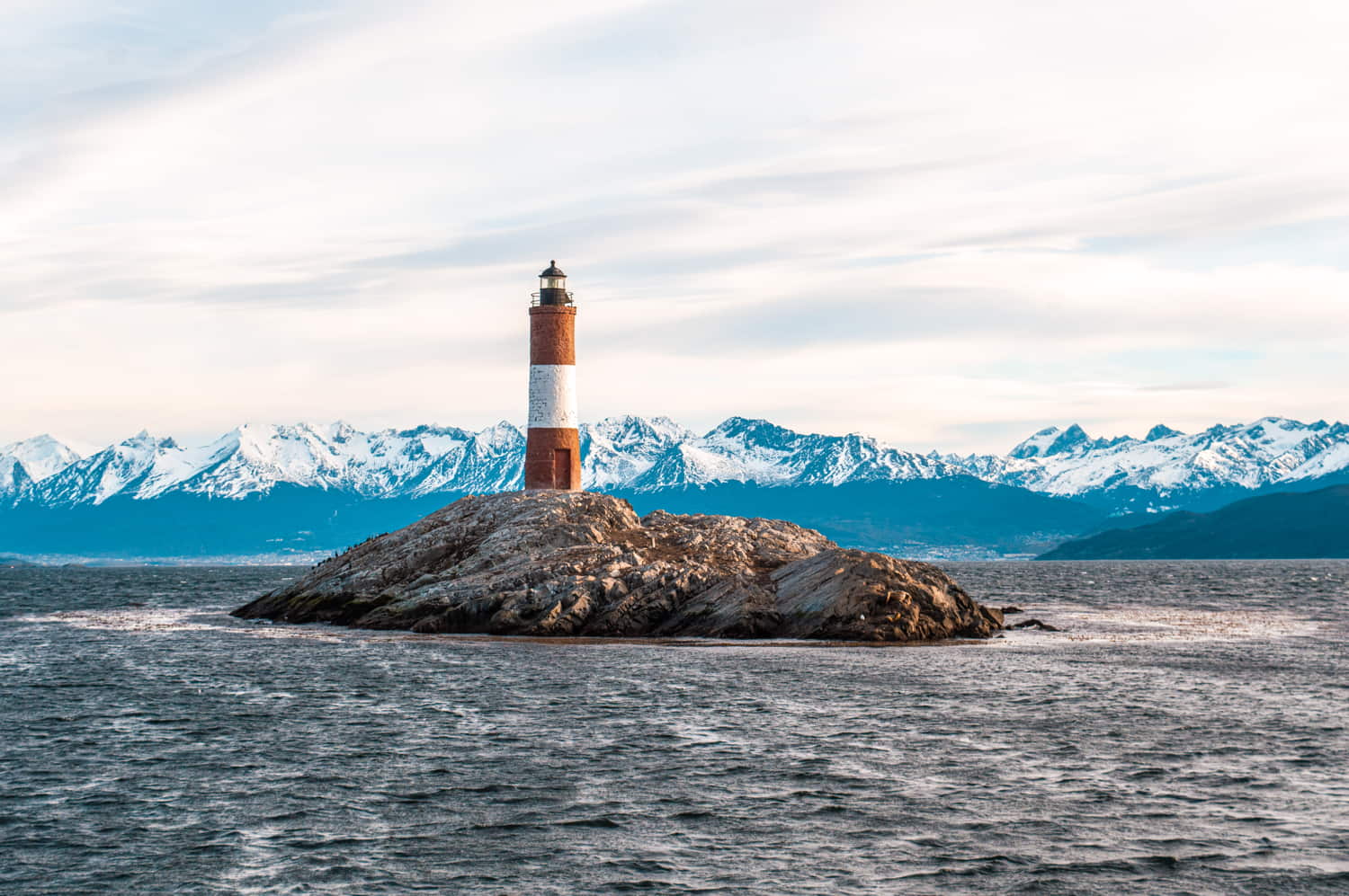 o que fazer em ushuaia no inverno maio junho farol do fim do mundo  Les Éclaireurs